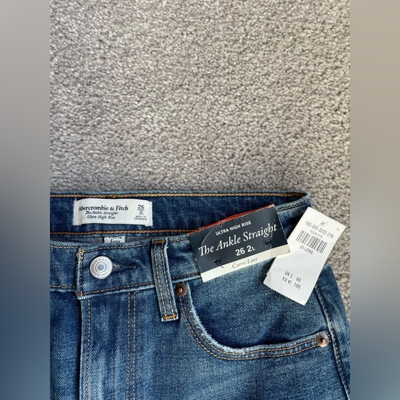 Abercrombie & Fitch: Curve Love The Ankle Straight Ultra High Rise 26L - Picture 4 of 6